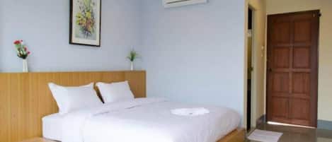 Classic Double Room, 1 King Bed | Desk, free WiFi