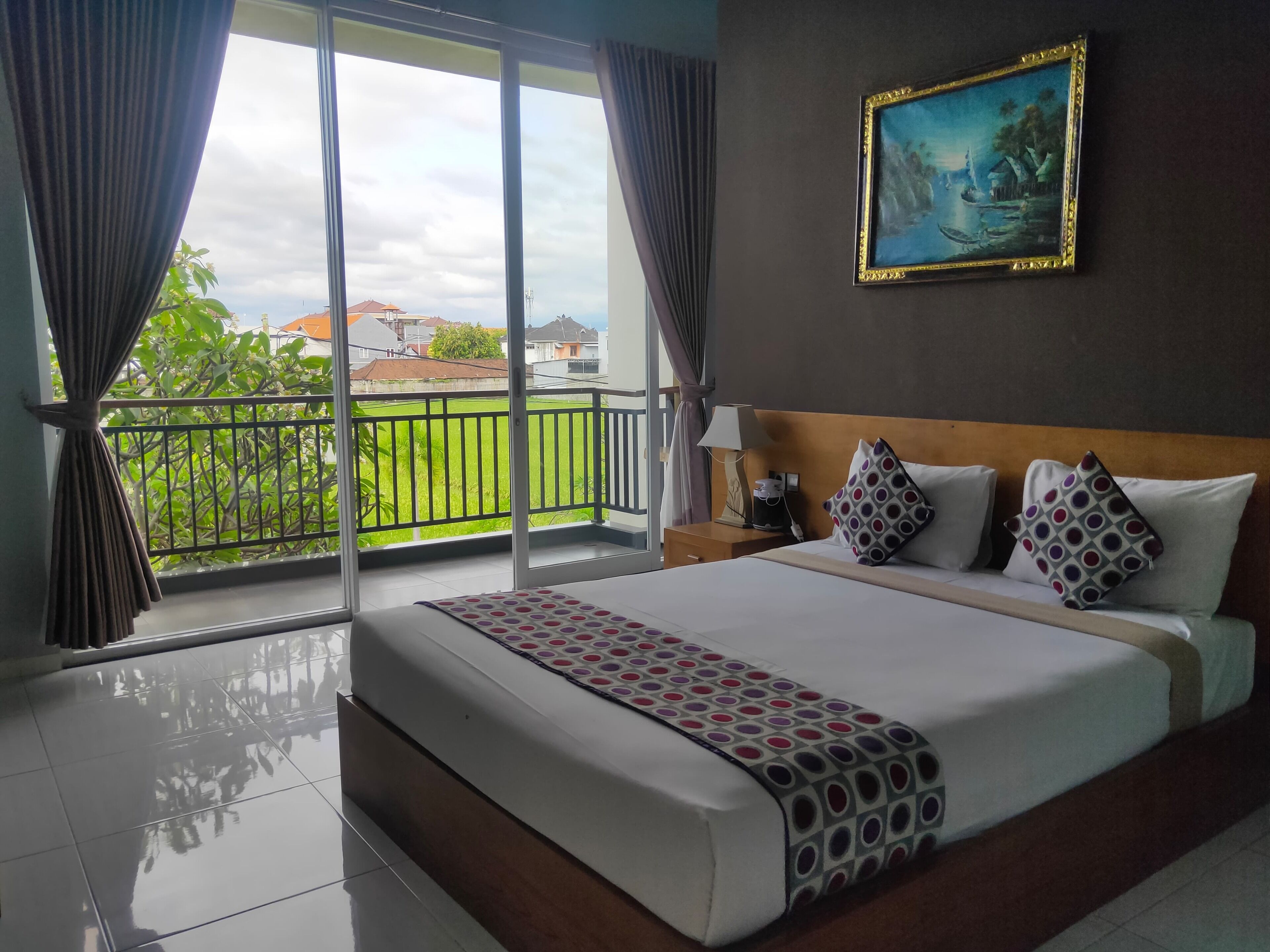 Desk, blackout curtains, free WiFi, bed sheets