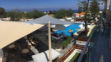 Premium bedding, pillowtop beds, in-room safe, soundproofing