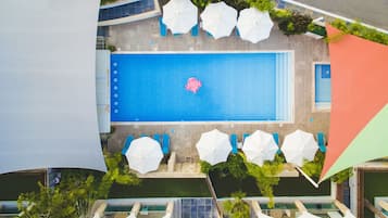 Poolside bar