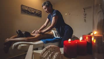 Tratamentos corporais, massagens com pedras quentes