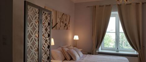 Comfort Studio Suite, City View | Premium bedding, iron/ironing board, free WiFi, bed sheets