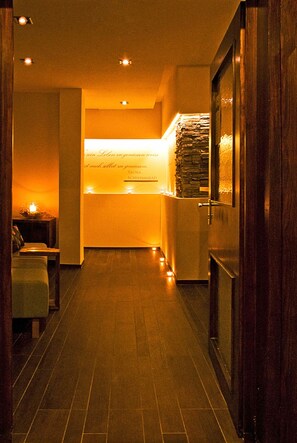 Tratamientos corporales, masajes con piedras calientes y masajes suecos 