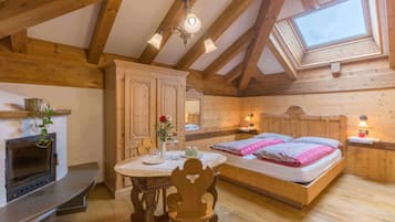 Deluxe-Doppelzimmer | Minibar, Zimmersafe, Schreibtisch, Babybetten