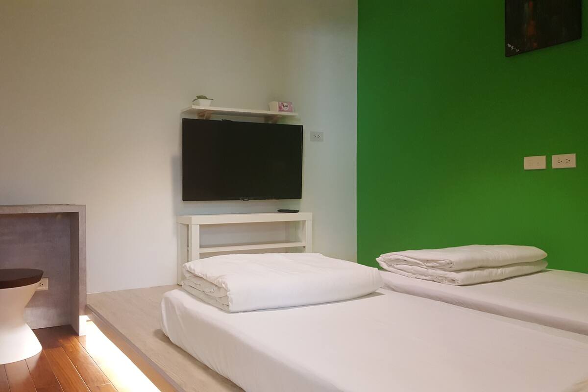Economy Room, 2 Single Beds | Premium bedding, down duvets, pillow-top beds, blackout curtains