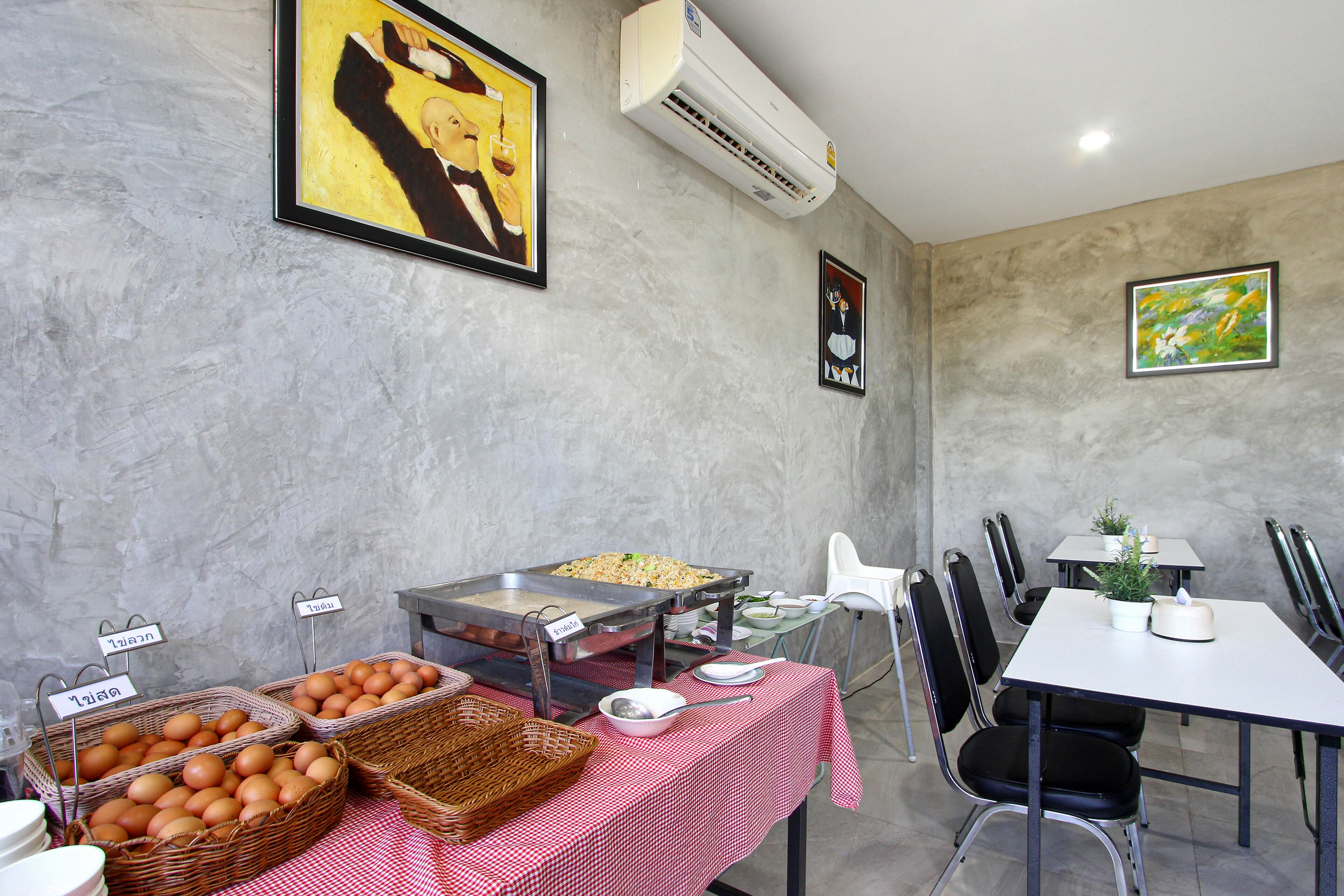 daily continental breakfast (thb 300 per person)