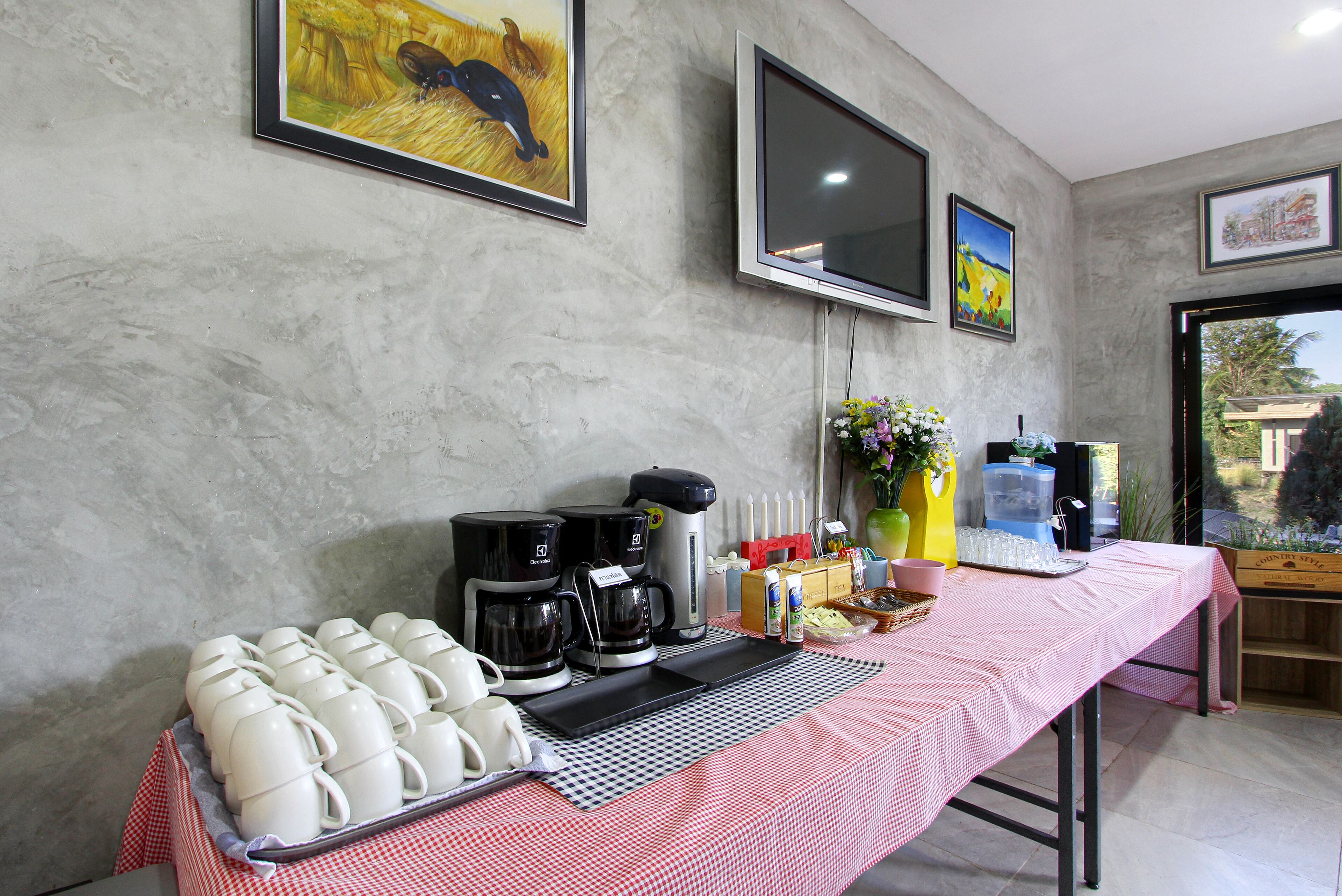 daily continental breakfast (thb 300 per person)