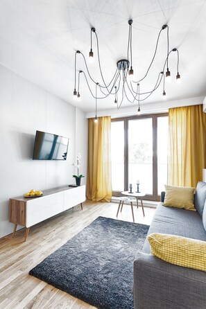 Suite monolocale Comfort, 1 camera da letto | 1 camera, biancheria da letto di alta qualità, una scrivania