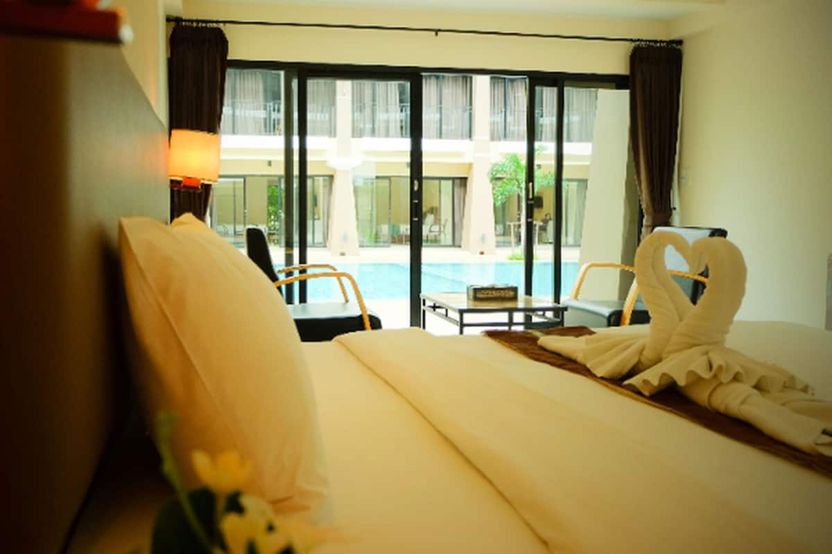 Deluxe Pool Access, Double Bed