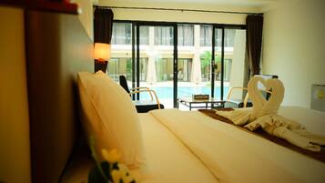 Deluxe Pool Access, Double Bed | มินิบาร์, ตู้นิรภัยในห้องพัก, ผ้าม่านกันแสง, ห้องเก็บเสียง