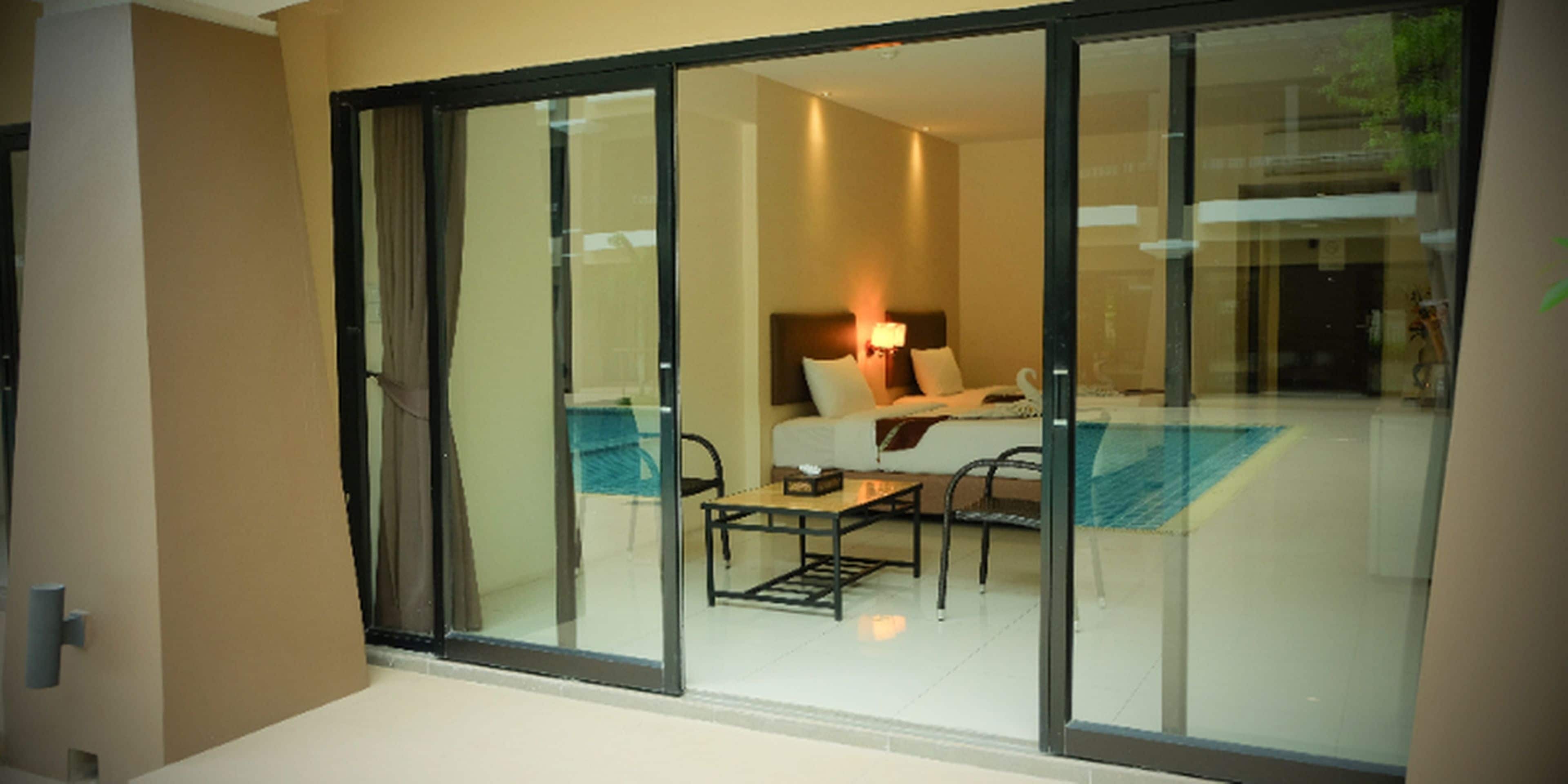 Deluxe Pool Access, Double Bed | มินิบาร์, ตู้นิรภัยในห้องพัก, ผ้าม่านกันแสง, ห้องเก็บเสียง