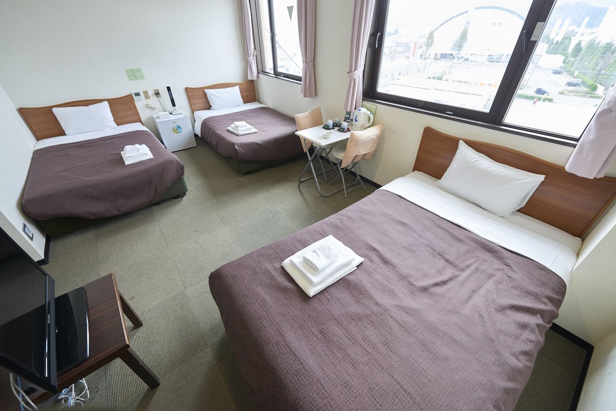 Triple Room, Smoking | Desk, free WiFi