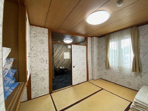 Desk, free WiFi - Hotel Select Inn Tsuyama (Tsuyama)