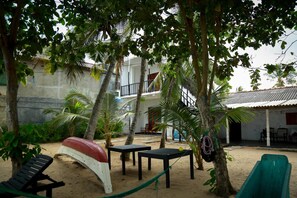 Property grounds - Sunray Beach House (Tangalle)