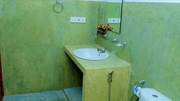 Standard Double Room, 1 Double Bed, Ocean View, Beachfront | Bathroom | Shower, free toiletries, towels