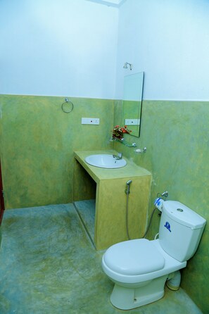 Standard Double Room, 1 Double Bed, Ocean View, Beachfront | Bathroom