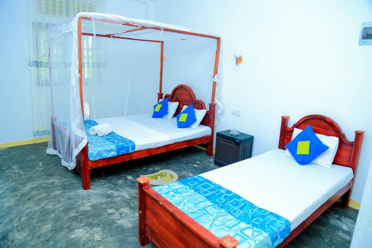 Standard Double Room, 1 Double Bed, Ocean View, Beachfront | Desk, iron/ironing board, rollaway beds, free WiFi