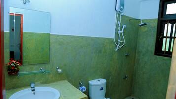 Standard Double Room, 1 Double Bed, Ocean View, Beachfront | Bathroom | Shower, free toiletries, towels