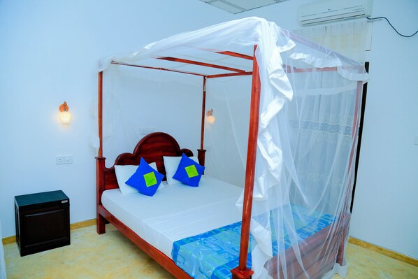 Standard Double Room, 1 Double Bed, Ocean View, Beachfront | Desk, iron/ironing board, rollaway beds, free WiFi - Autum Moon (Tangalle)