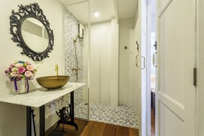 Superior room  | Badeværelse | Gratis toiletartikler, hårtørrer, hjemmesko, håndklæder