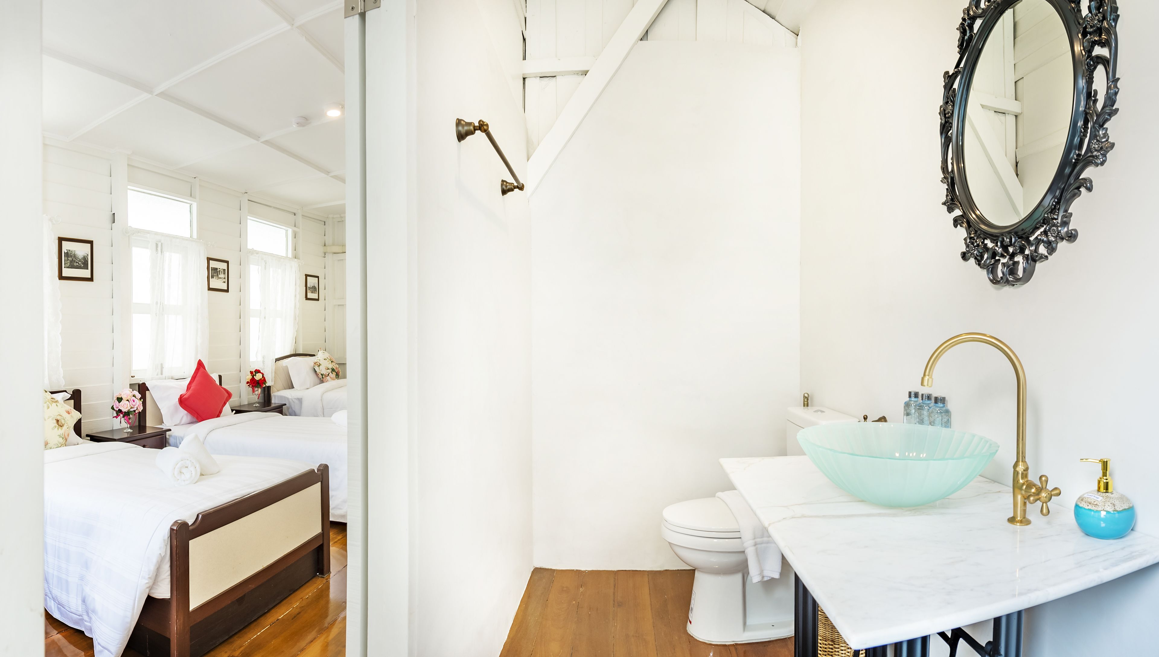 Standaard kamer | Badkamer | Gratis toiletartikelen, een haardroger, pantoffels, handdoeken