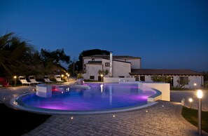 Piscina a l'aire lliure i gandules 