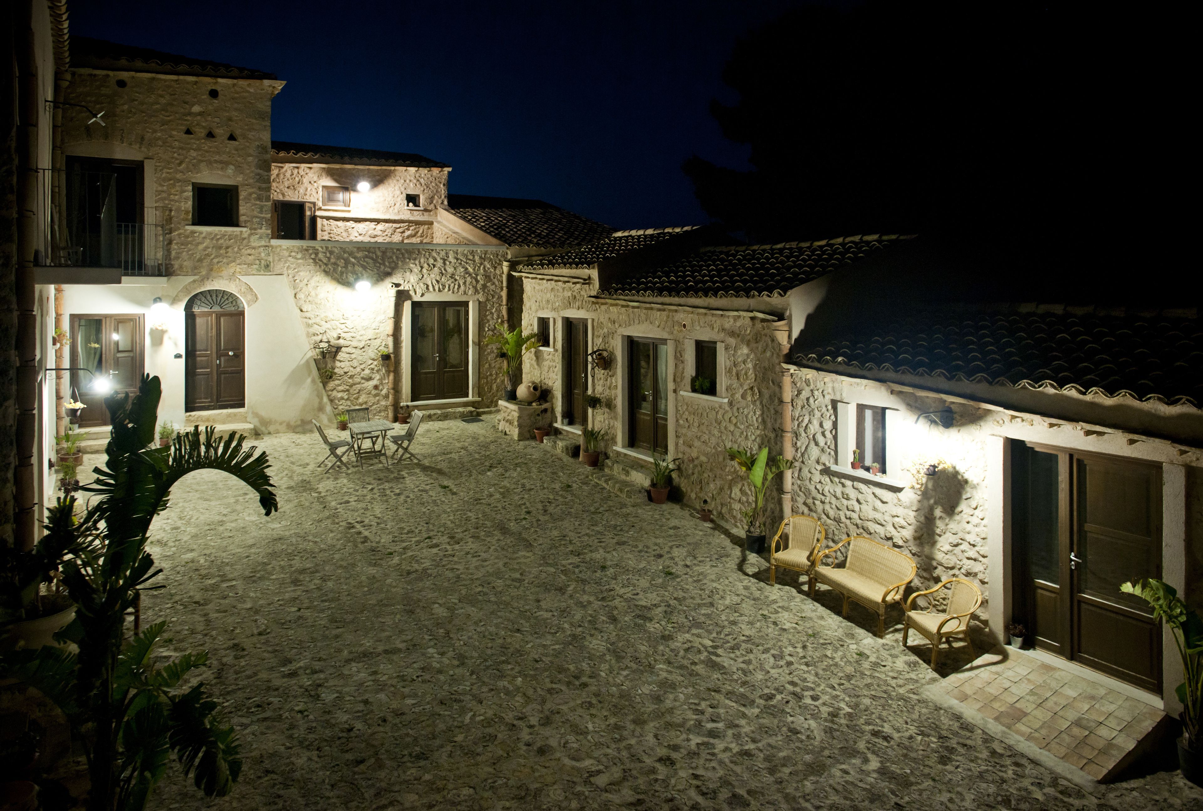 Phòng đôi | Hiên