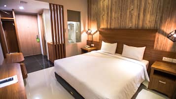 Superior-værelse | Minibar, pengeskab på værelset, skrivebord, strygejern/strygebræt