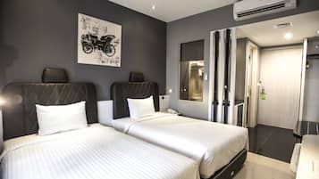 Superior Room | Minibar, in-room safe, desk, iron/ironing board