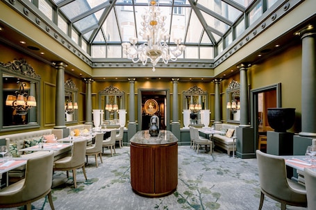 Lunch and dinner served, French cuisine