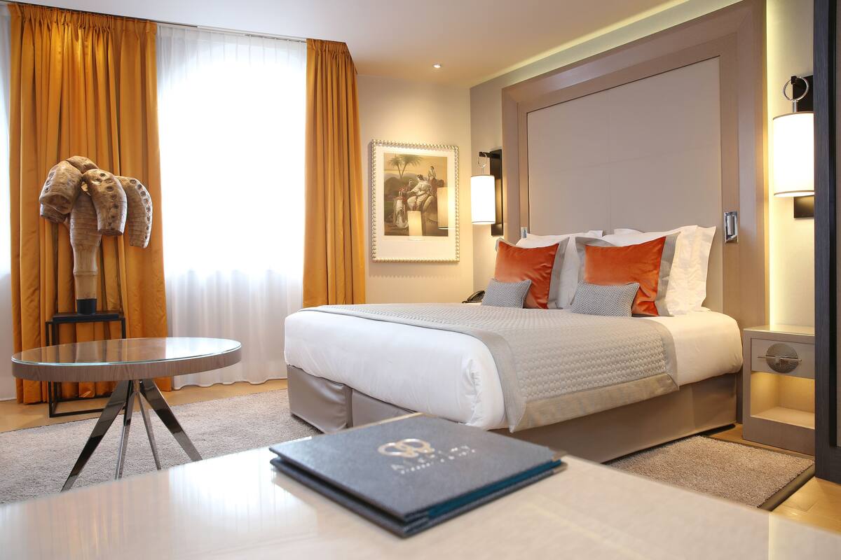 Phòng Suite Junior (7) | Bộ đồ giường cao cấp, minibar với thức uống miễn phí
