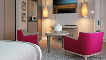 Prestige Junior Suite 3 | Premium bedding, free minibar, in-room safe, individually decorated