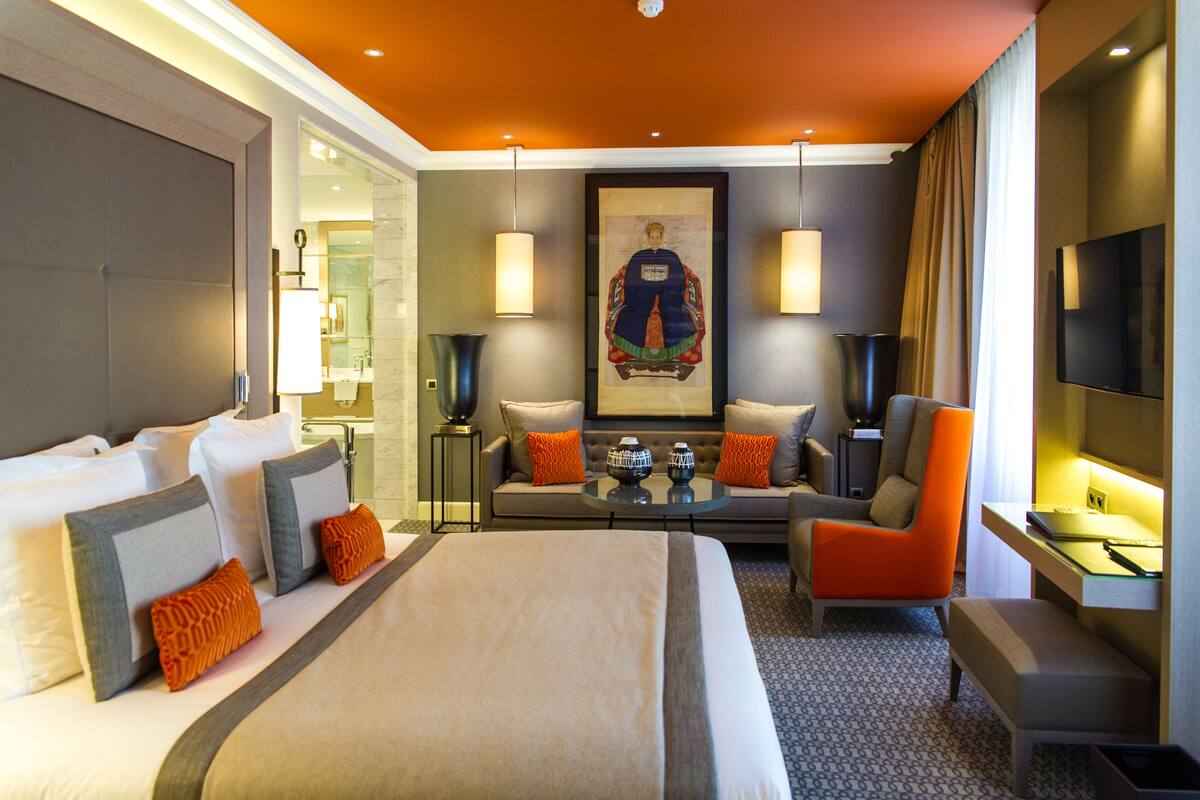 Phòng Suite Junior (4) | Bộ đồ giường cao cấp, minibar với thức uống miễn phí