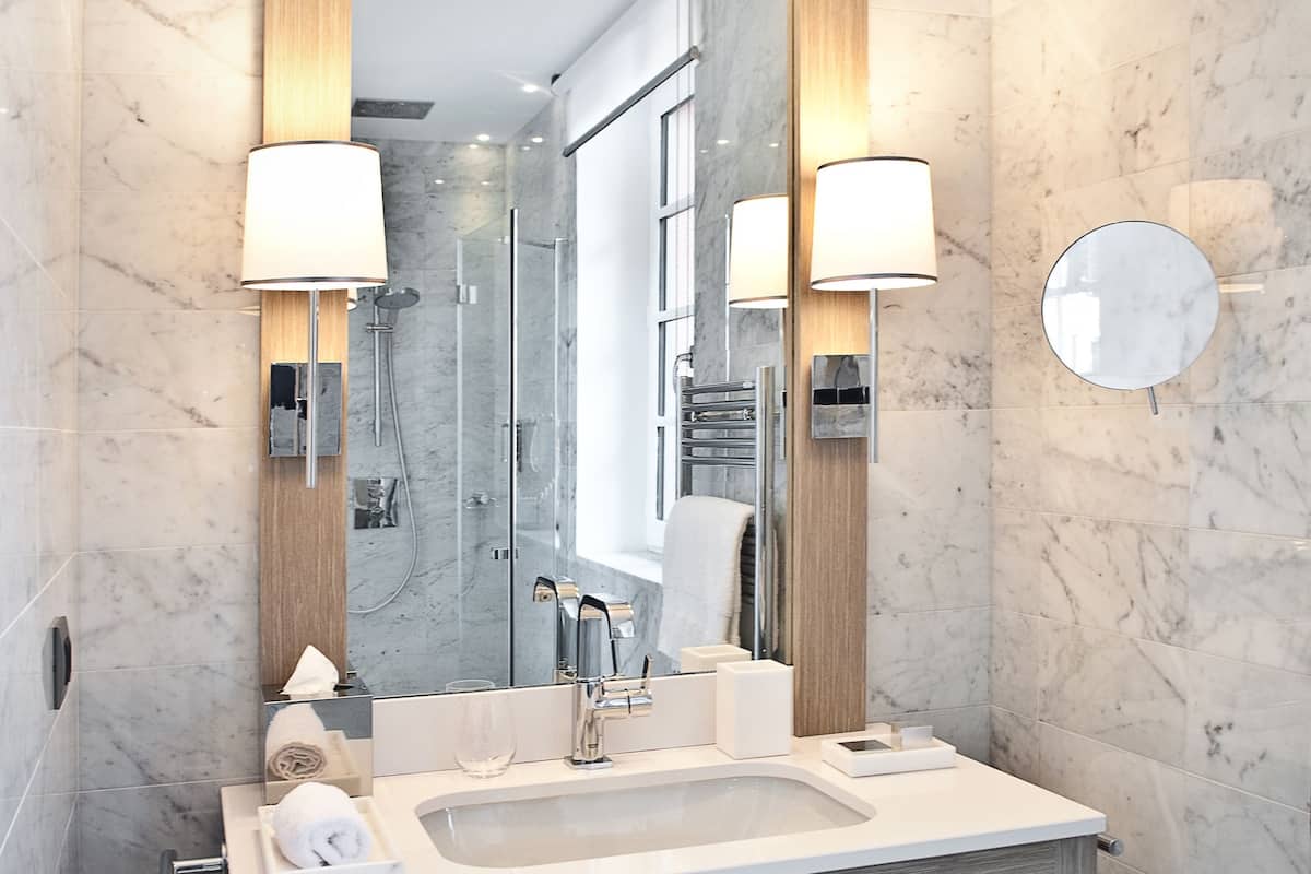 classic double room | bathroom sink