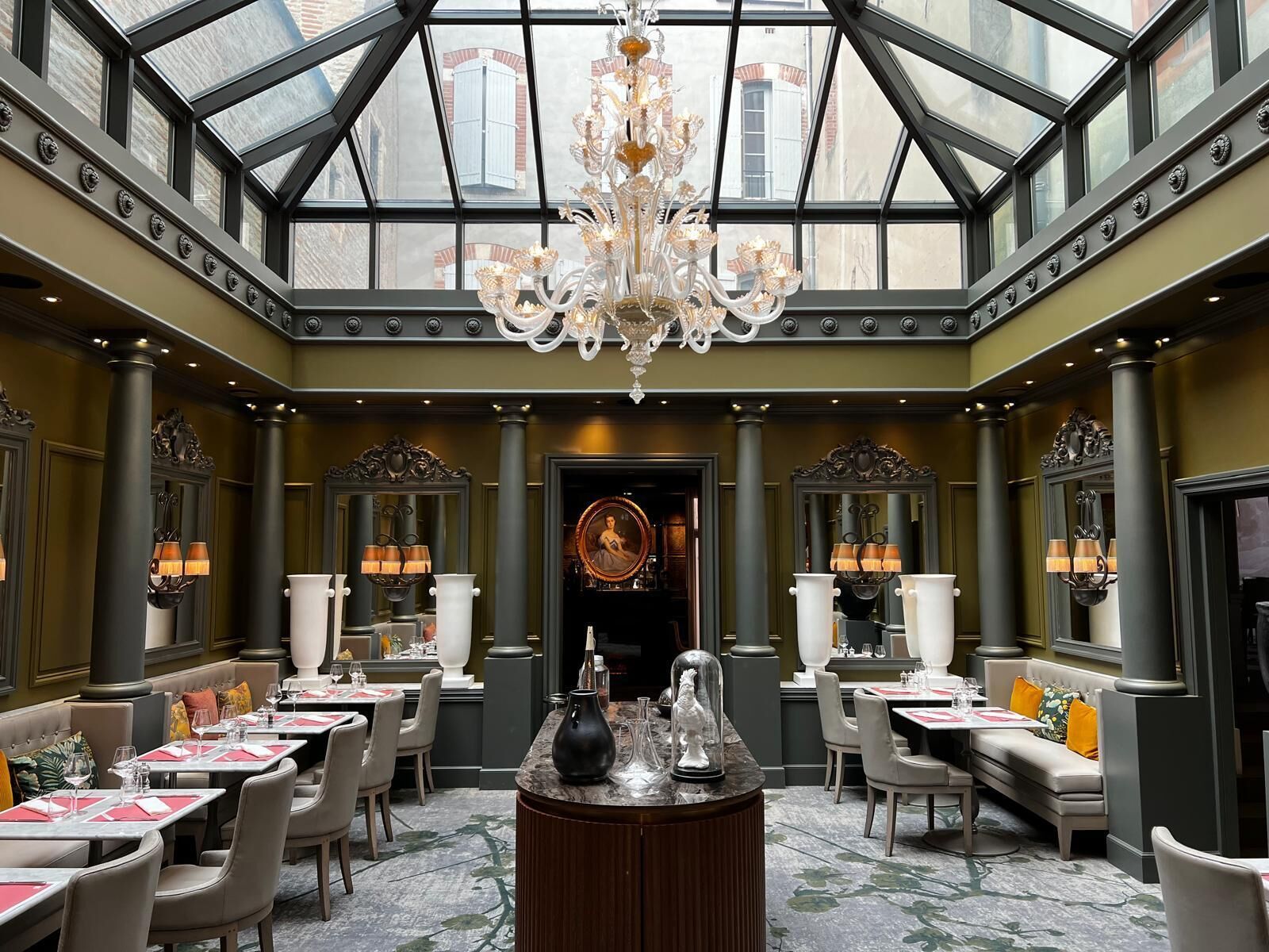 lunch and dinner served, french cuisine