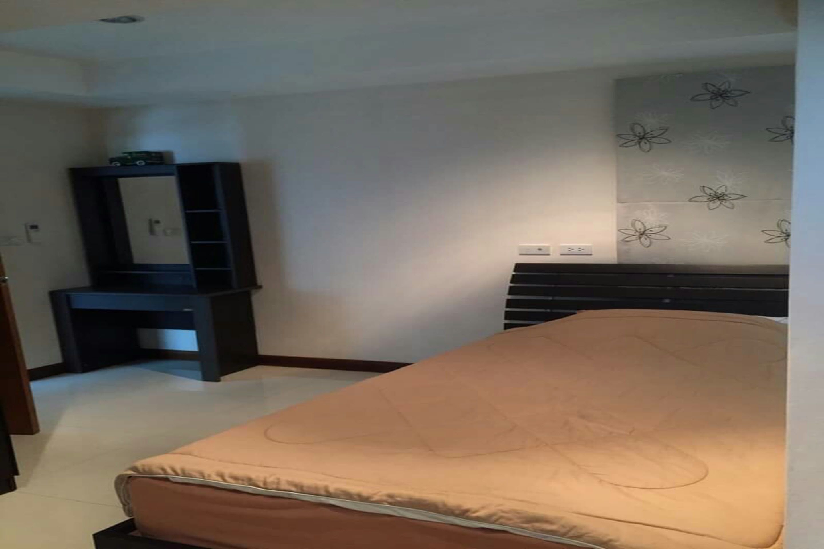 2 Bedrooms Apartment 604 | 2 quartos, escrivaninha
