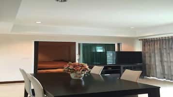 2 Bedrooms Apartment 604 | In-room dining