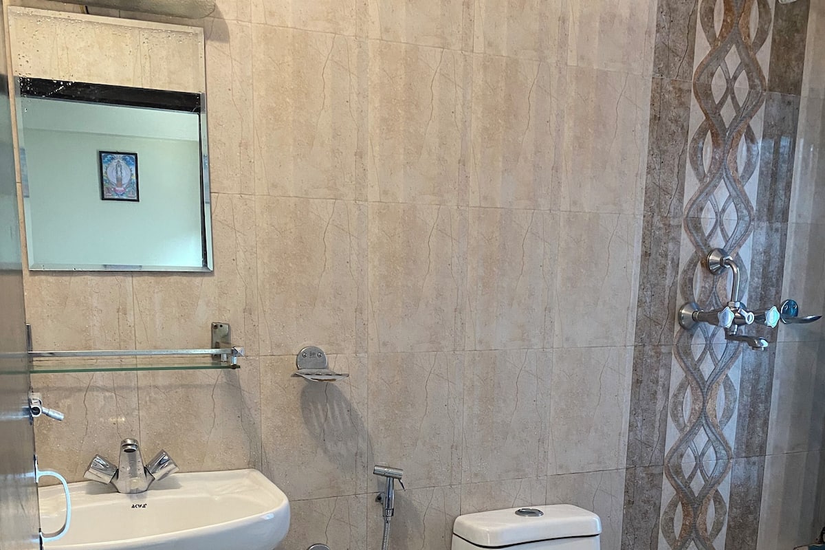 Standard Double or Twin Room | Bathroom