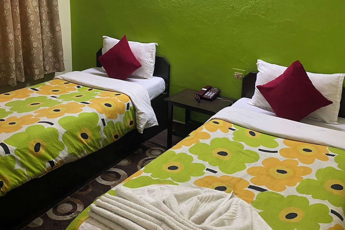 Economy Twin Room, Shared Bathroom