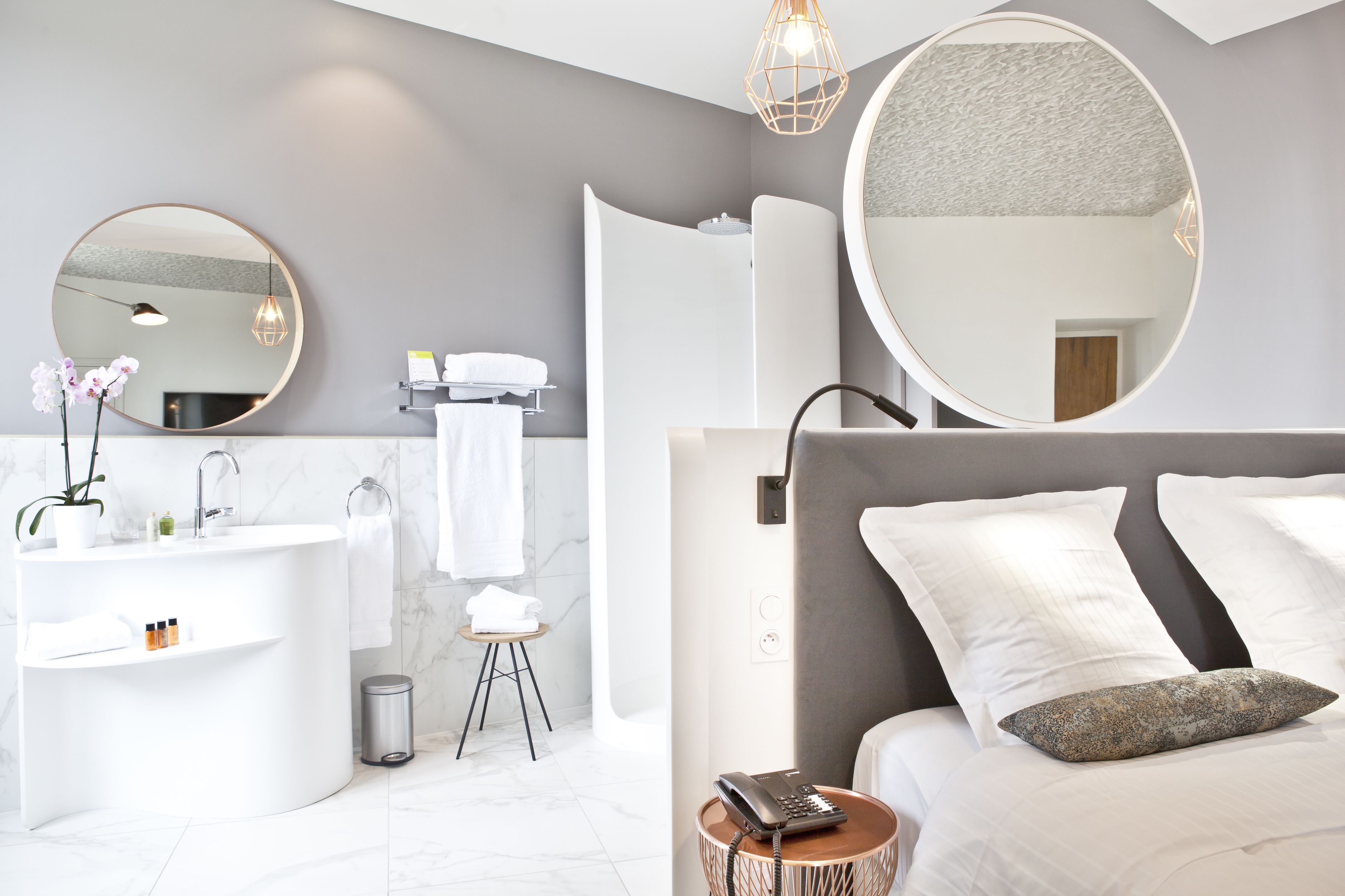 Premium Room, 1 Queen Bed | Bathroom | Free toiletries, hair dryer, bathrobes, slippers