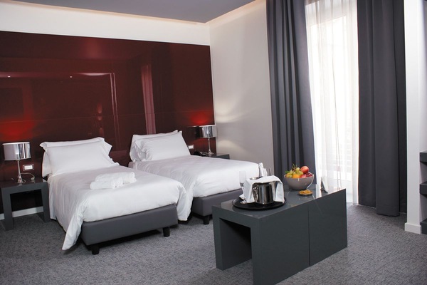 Sengetøy av topp kvalitet, minibar, safe på rommet og skrivebord