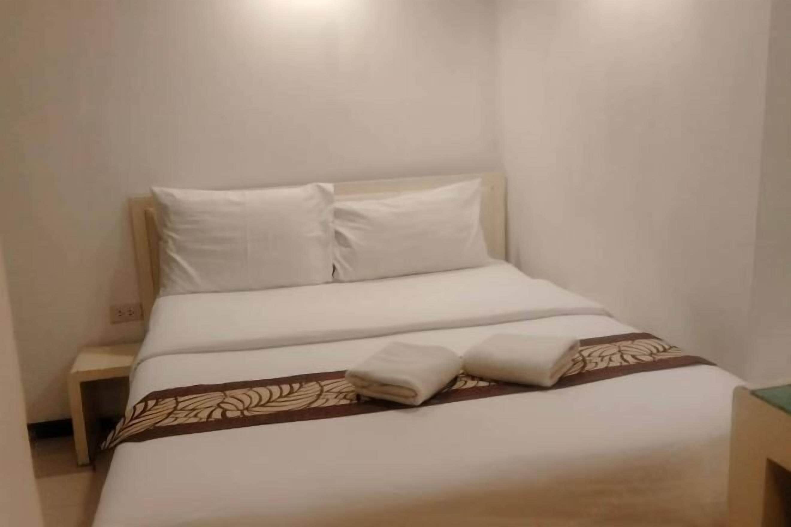 มินิบาร์, ตู้นิรภัยในห้องพัก, โต๊ะทำงาน, Wi-Fi ฟรี