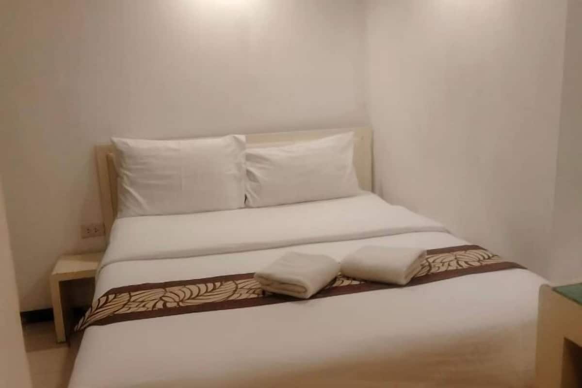 Minibar, in-room safe, desk, free WiFi