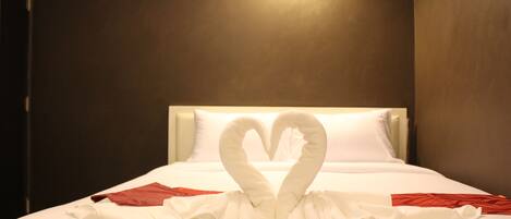 Double Room | Minibar, in-room safe, desk, free WiFi