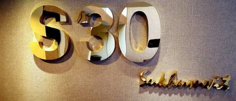 The number 530 in a reflective metallic font on a textured surface.