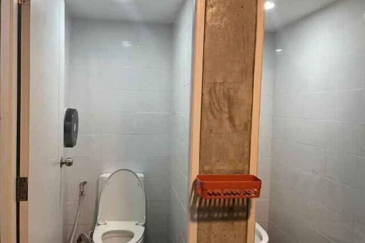 Bathroom | Shower, free toiletries, towels