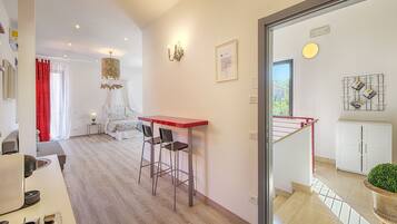 Exclusive Studio Suite | Private kitchen | Fridge, microwave, stovetop, dishwasher