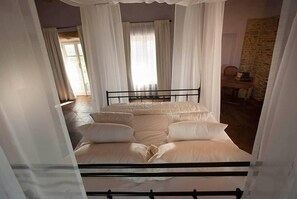 Minibar, in-room safe, desk, soundproofing - Tenuta Bricchi (Sinio)