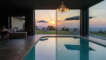 Indoor pool, sun loungers