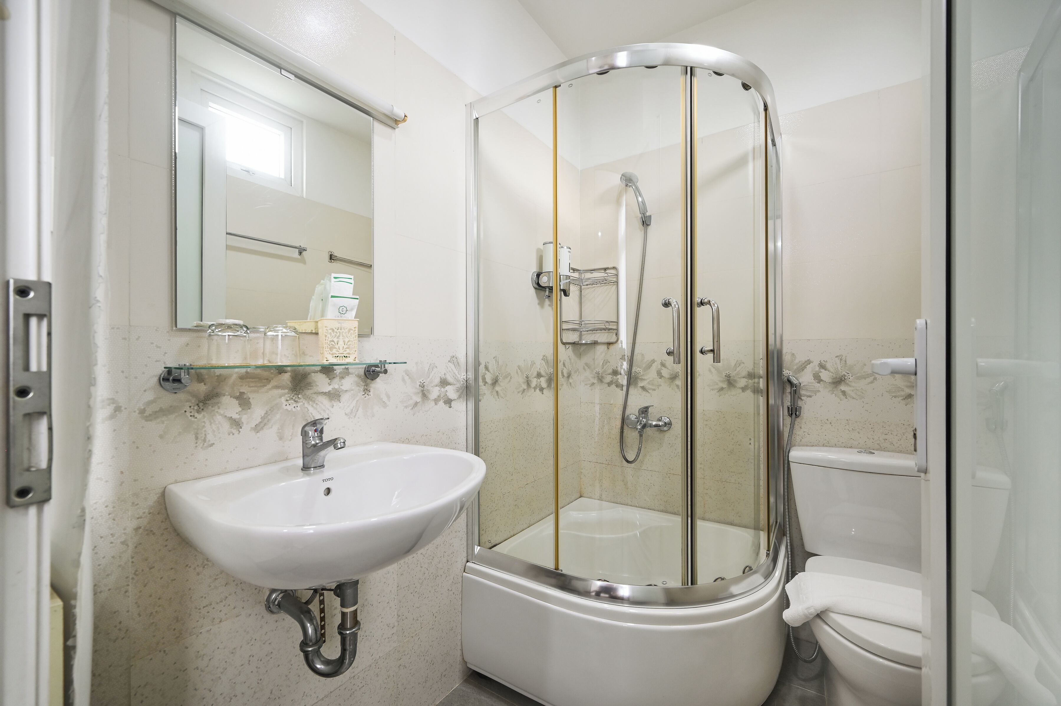 superior double room | bathroom | shower, hydromassage showerhead, designer toiletries, hair dryer